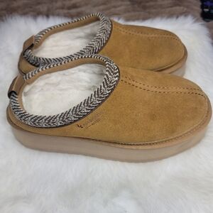 Koolaburra Tan Suede Slip-On Platform Slipper Clogs